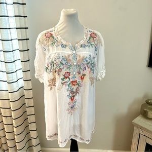 Johnny Was 2X White Floral Embroidered Short sleeve top blouse